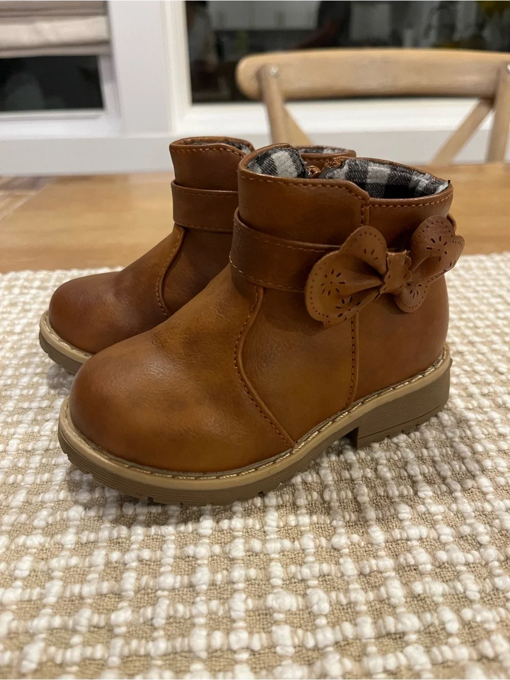 Brown toddler Boots size 5 like new